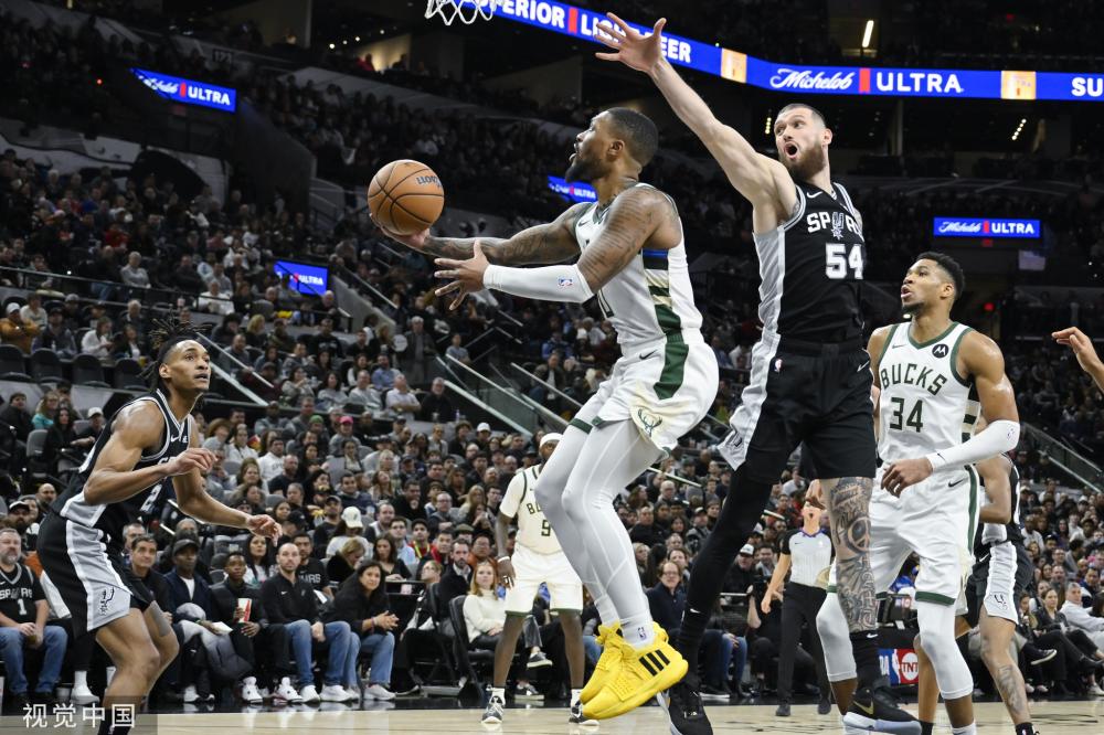 展现了他精 展现了他精