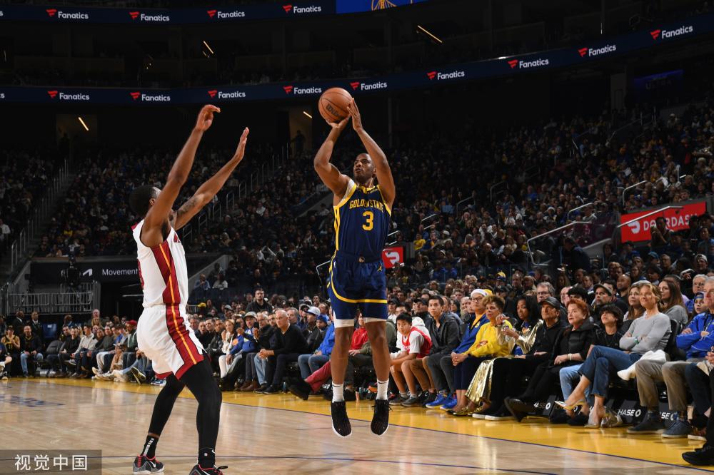 足球市场产 足球市场产